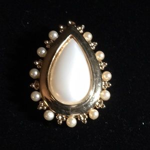 Vintage Sandi Miller Burrows brooch